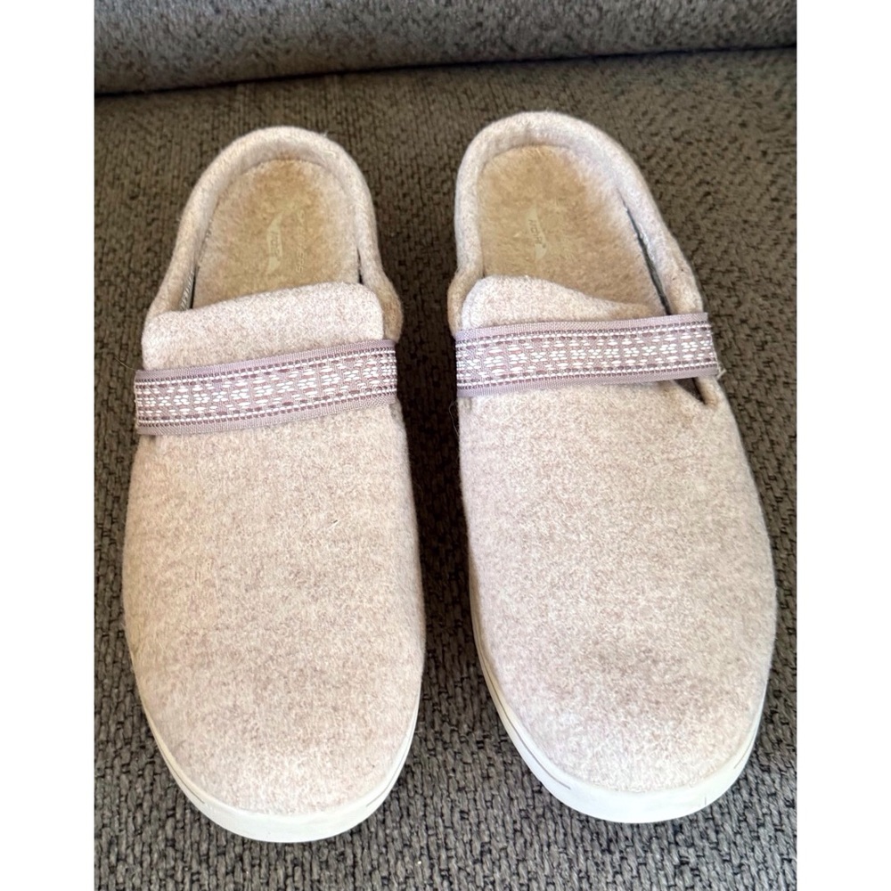 SALE Skechers Women's Slip On Arch Fit Shoes Size 11